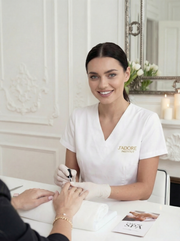 MANICURE HYBRYDOWY – zabieg w J'adore Instytut Kraków