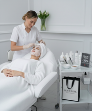 Podkreślone brwi i rzęsy dzięki laminacji